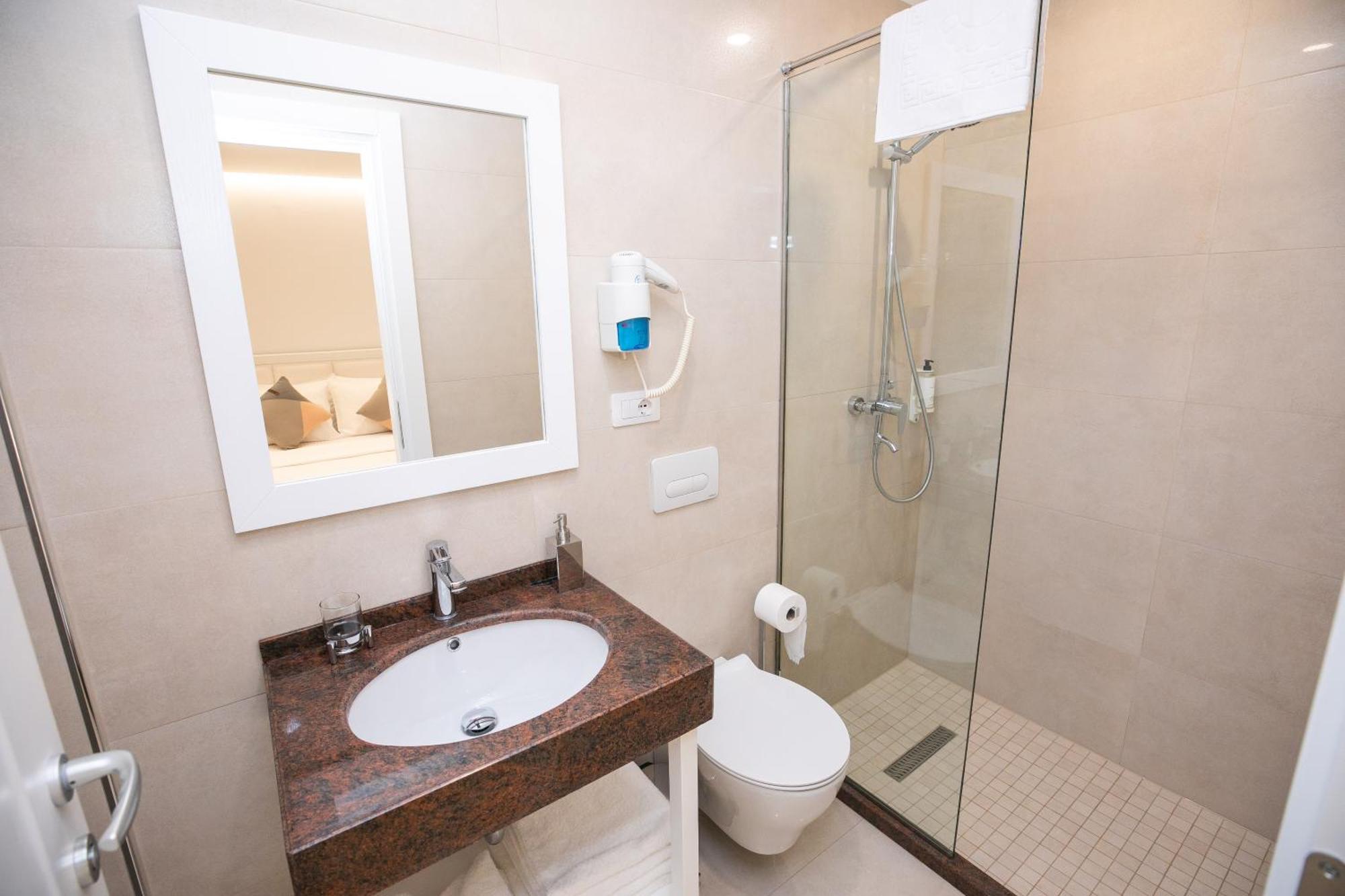 Hotel Elior Tirana Exterior photo